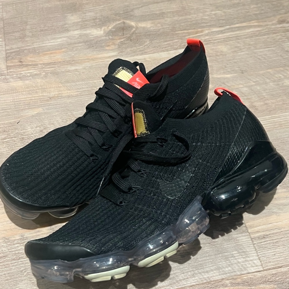 Nike Air VaporMax Flyknit 3 Black Red Shoes AJ6900 023 Men’s Size 10.5 EXCELLENT